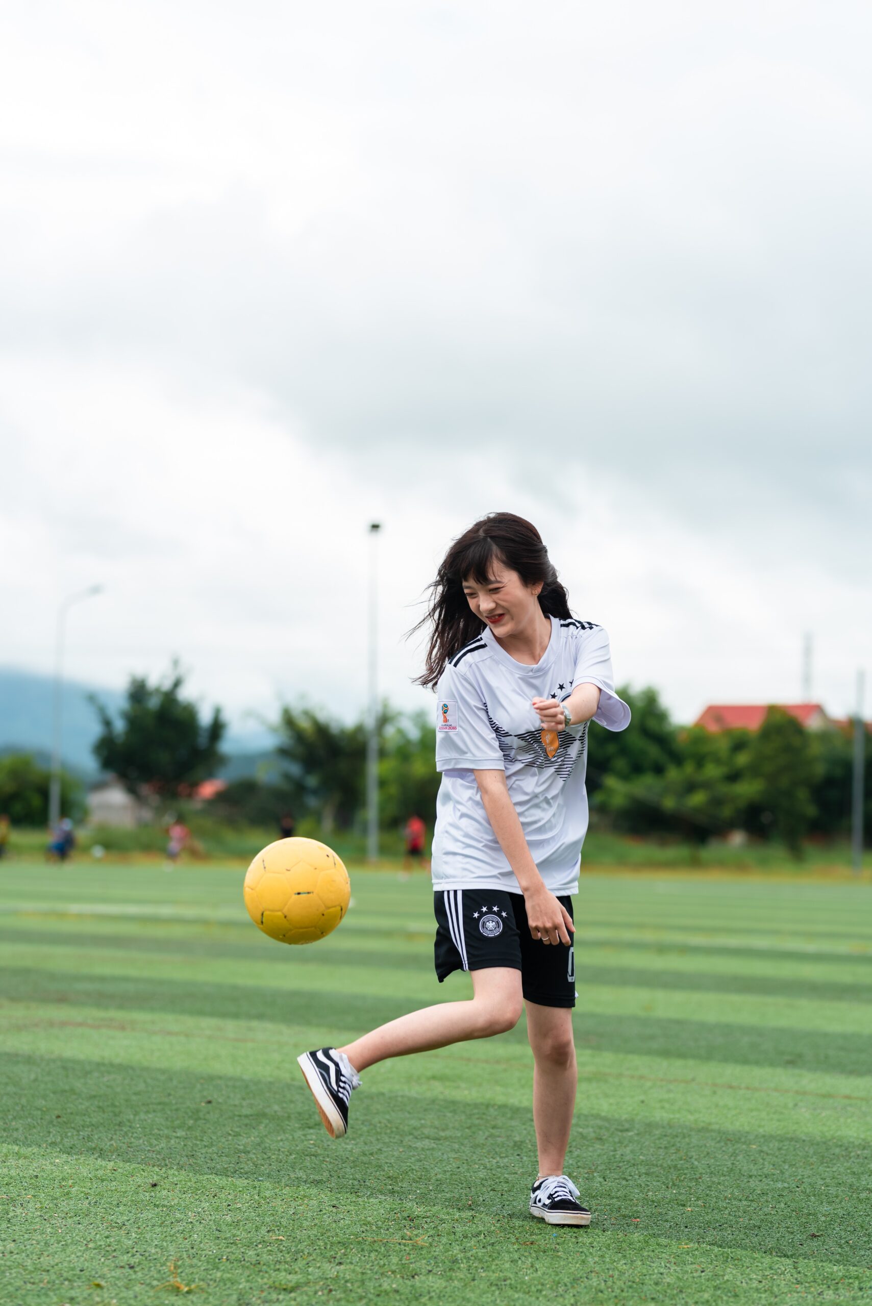 EL FUTBOL , UN DEPORTE CON MUCHOS BENEFICIOS PARA LA SALUD